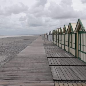 Poster, Cabines de plage à droite, Cayeux sur mer (France)